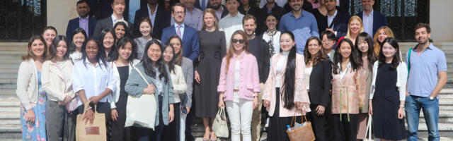Princ Filip i princeza Danica primili studente sa Harvarda na Kraljevskom Dvoru