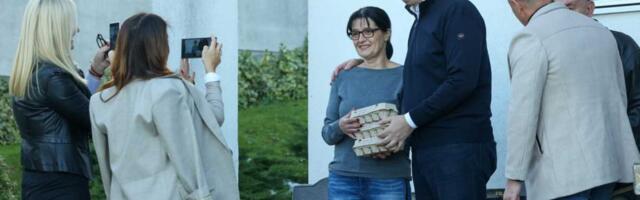 "PROBLEM BLOKADERA I OPOZICIJE JE ŠTO NE MOGU DA SKINU VUČIĆA JER GA VOLI NAROD" Analiza izbora: Pobeda SNS je znak da su ljudi zadovoljni standardom