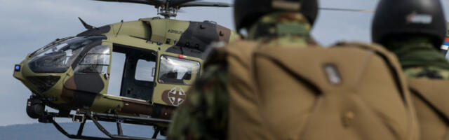 ​Обука у 63. падобранској бригади за скокове новим падобраном (видео)