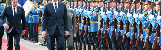 Вучић предложио стратегију роботизације и формирање батаљона дронова