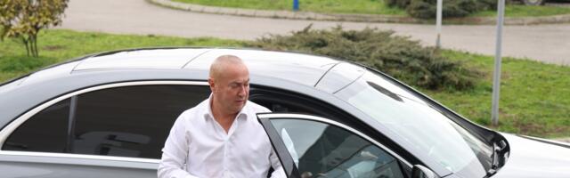 ĐANIJA JE IZUJEDAO PO STOMAKU GOST NA SVADBI: Pevač je hitno prebačen u Urgentni centar!