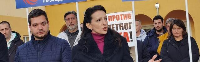 "Kako Vučić zna da je čekić gumeni kada niko nije uhapšen?"