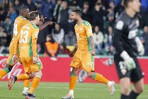 Три црвена картона и четири пенала, Бетис у гостима савладао Елче