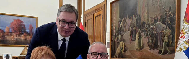 Vučić objavio fotografiju sa roditeljima: “Zahvalan sam im za svu brigu i ljubav” (FOTO)