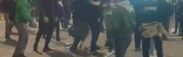 HULIGANSKA OPOZICIJA NASTAVLjA DA DIVLjA: Sada se i međusobno biju