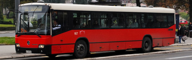 Бачен сузавац у пун аутобус у Београду
