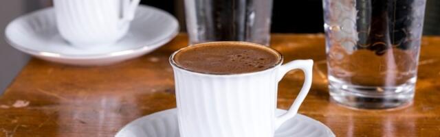 Znate li zašto uz kafu dobijate čašu vode? Nije za piće kao što mislite - NIKADA NE BISTE POGODILI razlog