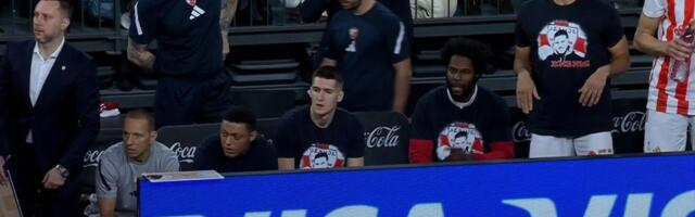 Košarkaši Zvezde u Španiji nose posebne majice posvećene navijaču koji je tragično izgubio život