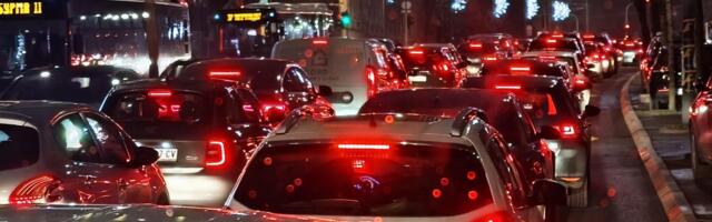 KAMIONI NA OVOM PRELAZU ČEKAJU I PO 14 SATI! Presek stanja na granicama i putevima tokom večeri