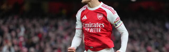 Arsenal ponovo vodi kolo, Šade i saigrač „maltretirali“ Petrovića