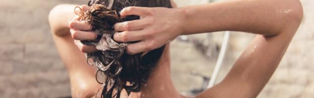 Japanska tehnika pranja kose: Svi pravimo grešku sa temenom, ovo je tajna za ekstremnu gustinu i zdravu dlaku