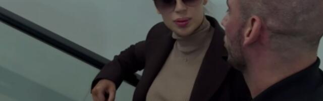 TEA TAIROVIĆ SLETELA U SRBIJU SA MUŽEM, PRISUTNI SE OKRETALI ZA NJIMA: Opšta pometnja na aerodromu, evo u kakvom izdanju smo je zatekli!