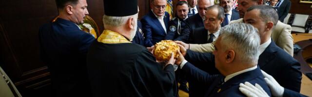 MINISTAR DAČIĆ POLOŽIO VENCE POVODOM DANA I SLAVE MUP I DANA POLICIJE: Policijska uniforma i značka su svetinja, jer bez jake policije nema jake države (FOTO)