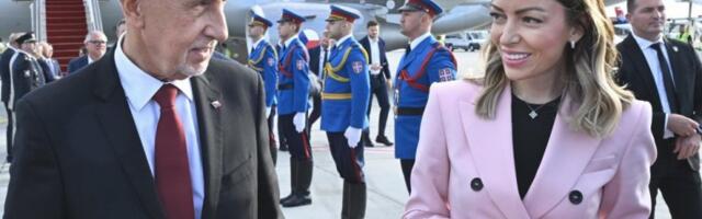 PREMIJER ČEŠKE STIGAO U BEOGRAD: Andreja Babiša dočekala na aerodromu Adrijana Mesarović (FOTO)