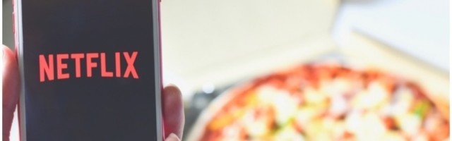 Kako vam zvuči da vam neko pokloni 500 dolara, gomilu pice, a da jedino morate da gledate filmove?!