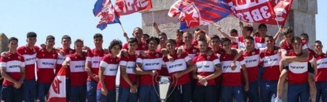 BEOGRAD JE CEO CRVENO-BEO: Omladinci Crvene zvezde šampionskom šetnjom pozvali navijače na Voždovac!
