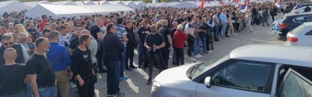 "Ćacilend" se proširio: Vučić je "otac nacije", salva uvreda za poslanike opozicije (VIDEO)