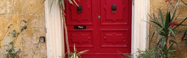 Boja kapije otkriva energiju doma: Ako je siva, možda i poštar okleva da vam pozvoni