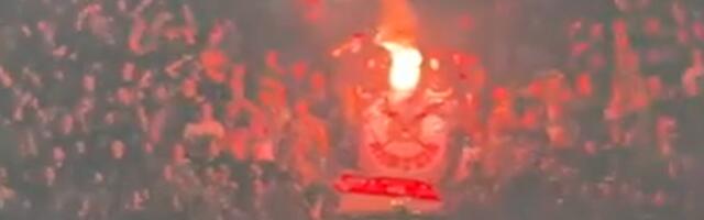 Gore tribine: Navijači Zvezde nastavljaju pirotehnički šou i u hali!