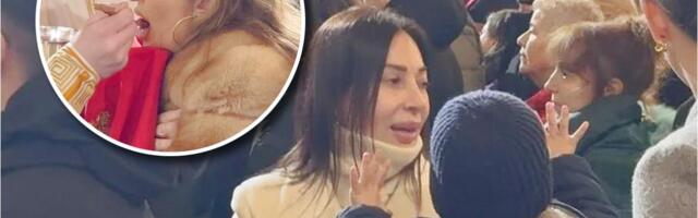 Uz Cecu je bila još jedna bitna osoba na ponoćnoj liturgiji: Ona je za nju deo porodice, pričestile se zajedno
