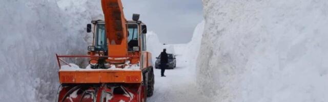 SNEŽNA MEĆAVA KAO IZ APOKALIPSE: Smetovi viši od metra, ČOVEK SVE SNIMIO! Kao da je SIBIR U PITANJU