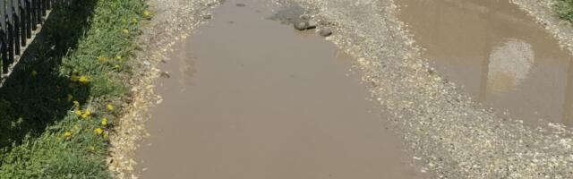 PROBLEM BAŠ KRAGUJEVAČKI: Građani frustrirani, odgovor nadležnih hladan - Stanari ove ulice neće se skorije pozdraviti sa blatom i barama