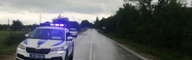 RASKRINKAN LAŽNI POLICAJAC: Na autoputu zaustavljao automobile, PLJAČKAO VOZAČE, u njegovoj kući PRONAĐEN ARSENAL ORUŽJA