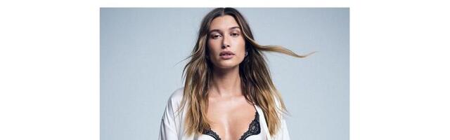 Hailey Bieber u Victoria’s Secret vešu je spremna za praznično slavlje
