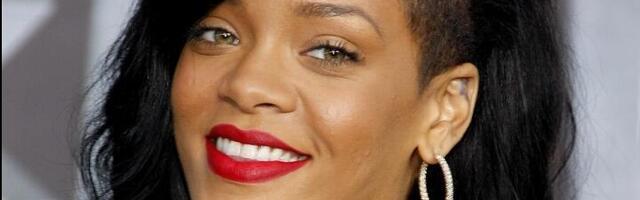 Rijana TRUDNA PO TREĆI PUT! Na Met Gali pokazala stomak i napravila pometnju (FOTO)