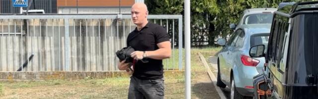 SPEKTAKULARNI "UPAD" NA SNIMANJE PINKOVIH ZVEZDA: Desingerica u besnoj mašini stigao u Šimanovce, prisutni zanemeli od šoka! (VIDEO)