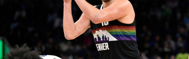 POVREDIO SE NIKOLA JOKIĆ! Navijači Denvera se hvataju za glavu!