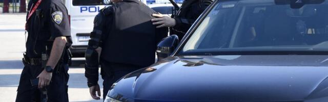 SUKOBI IZMEĐU POLICIJE I POLJOPRIVREDNIKA U GRČKOJ: Troje povređeno u blokadi autoputa Atina-Solun zbog smanjenja evropskih subvencija