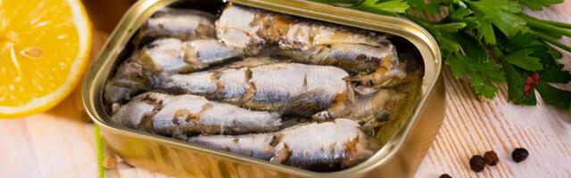 3 dana jedete sardinu i seda kosa nestaje? Doktorka tvrdi da je moguće - ali postoji "kvaka"