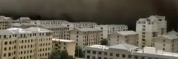 Čitav kineski grad nestao u peščanoj oluji visokoj sto metara