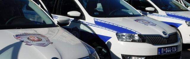 Bežao od policije, povredio 3 osobe i oštetio 3 vozila
