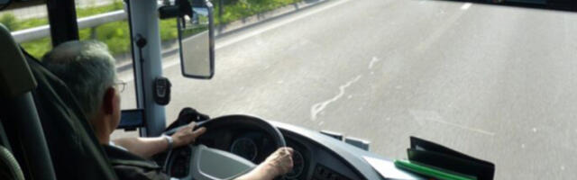 KAMENOVAN AUTOBUS KOJI JE PREVOZIO SRPSKU DECU KOD SREBRENIKA Vraćali se sa koncerta, pa preživeli pravi pakao