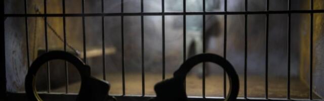 UHAPŠENA TRI MLADIĆA! Pravili haos u Urgentnom centru, pa nožem i flašom nasrnuli na policajce!