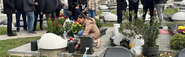 ĆERKE I UNUCI POLOŽILI BUKETE NA DŽEJEV GROB, današnji dan izmamio reku suza, a evo KO JE ŽENA koja je otišla pre nego što su svi ostali došli