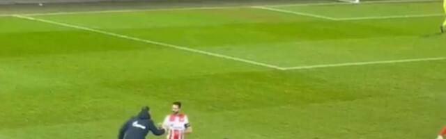 Arnautović burno slavio gol, pozvao Ivanića, a onda usledila urnebesna reakcija