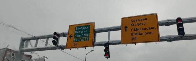 Pao semafor kod crkve u Avalskoj