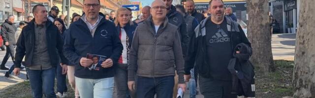 Puna sala u Sivcu, u Kuli dočekan aplauzom! Lider SNS Vučević poručio: Zajedno do pobede 29. marta (FOTO)