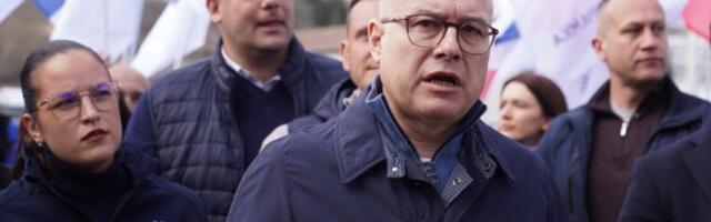 MILOŠ VUČEVIĆ U OBILASKU SELA SELEVAC: Pokažimo glasom da smo porodica koja voli svoju otadžbinu Srbiju! (FOTO)