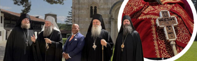 TRAMPOV SAVETNIK SE POKLONIO MOŠTIMA SVETOG STEFANA DEČANSKOG: Patrijarh Porfirije i pastor Mark Berns stigli u Visoke Dečane (FOTO)