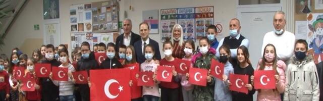 Konzul Bašol posetio škole u Belim vodama i Muhovu