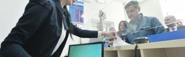 BANKARI U SRBIJI POSTALI GORI OD ZELENAŠA! Podigli cene svojih usluga za čak 15 puta!? Koriste krizu u Ukrajini da dodatno PROFITIRAJU!