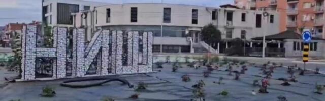 Velika slova -Niš- na kružnom toku na Panteleju.