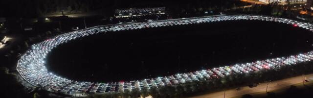 Prizor kakav se retko viđa: Pogledajte LIGHT SHOW više od 900 Tesla automobila