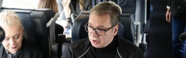 OVO JE TAJNA VUČIĆEVE SVEŠČICE! Predsednik otkrio šta sve piše u njoj!