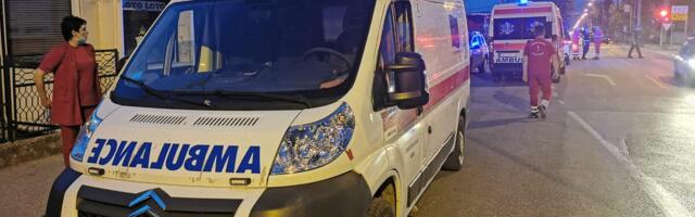 STRAVIČNA NESREĆA NA PUTU PRIJEPOLJE - VELIKA ŽUPA: Jedna osoba MRTVA, vatrogasci SEKU AUTO da dođu do vozača