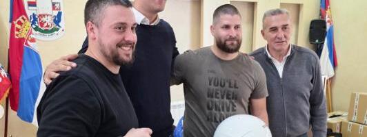 MARKO KEŠELJ U BAJINOJ BAŠTI: Državni sekretar Minsitarstva sporta uručio vredne donacije